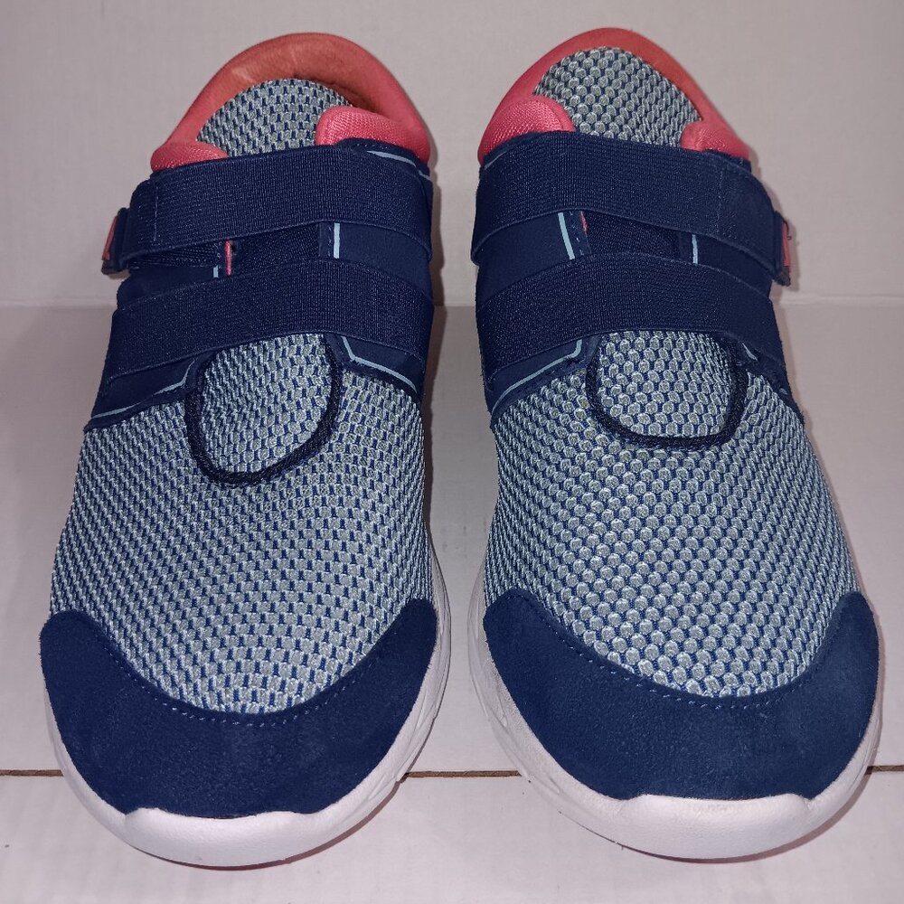 VIONIC WALKING/RUNNING SLIP ON SNEAKERS SIZE 10